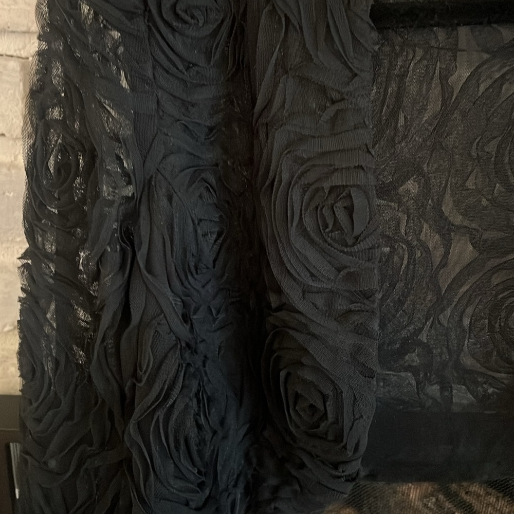 Beautiful Rosette Pattern Jacket - image 2